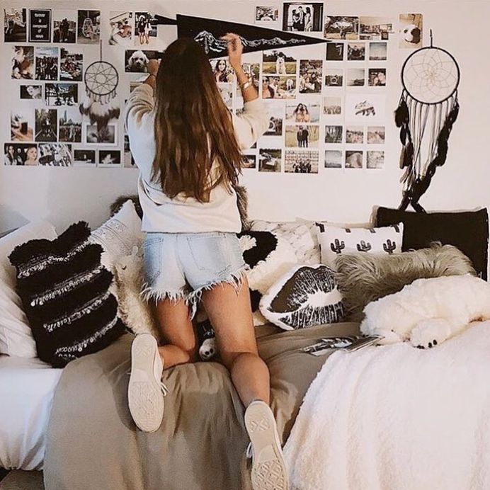 College Life on Instagram: “Bed goals by @sabrinaleder!!! Tag someone you would include on your photo wall!! 🎥 🎥🎥 . . . . . . . . . #dormroom #dorm #dormsweetdorm…”