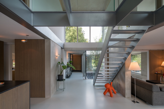 Patio House by Bloot Architecture