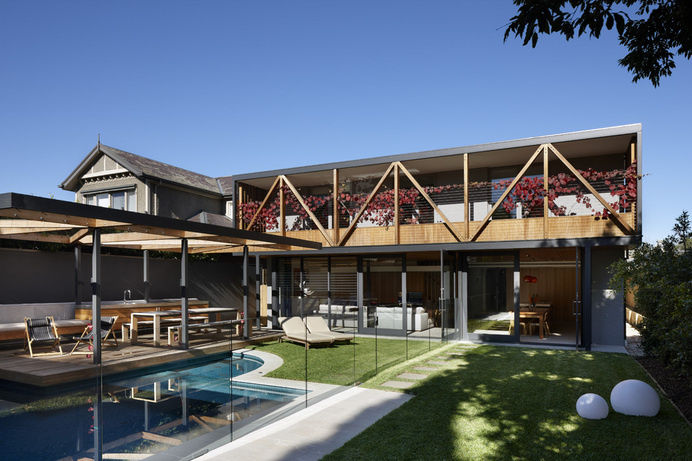 Modern Meets Traditional: The Lovely Hawthorn House in Melbourne, Australia #architecture #traditional #modern