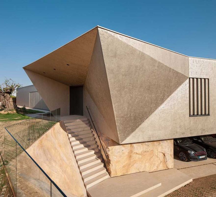 MXM Aragón Passive House - Unique, Avant-garde and Modern