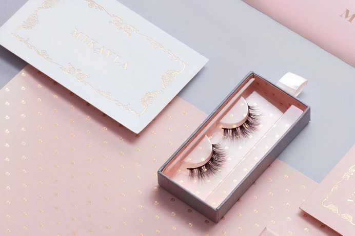 Mikayla Eyelashes Packaging - Mindsparkle Mag Designed for the ultra feminine expression, arithmetic´s approach was to capture all of the special qualities of a French dressing room, expressed through the colour palette, delicate rosette design surface pattern and the Art Nouveau line work. #logo #packaging #identity #branding #design #color #photography #graphic #design #gallery #blog #project #mindsparkle #mag #beautiful #portfolio #designer