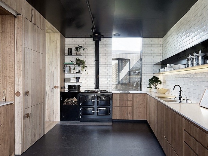 Three Black Timber Pavilions, Fish-Creek House 11