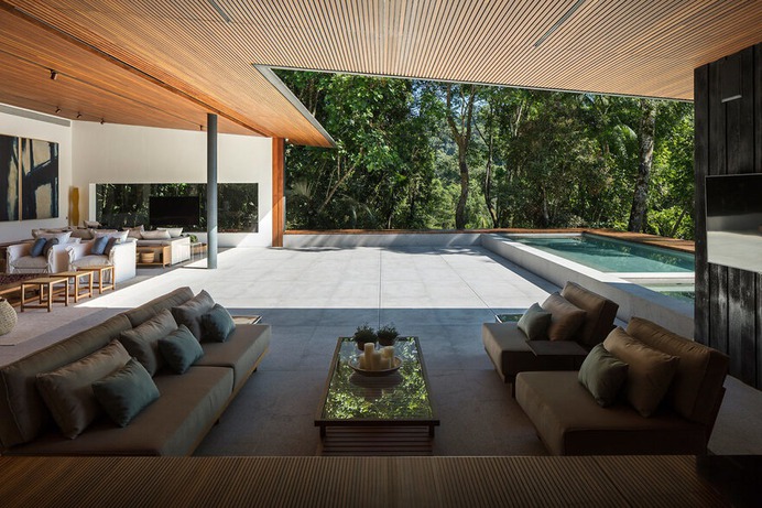 Beach House on the Coast of São Paulo