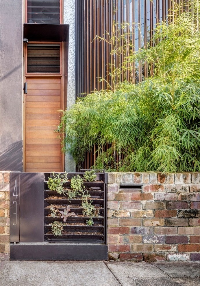 Aquas Perma Solar Firma House / CplusC Architectural Workshop
