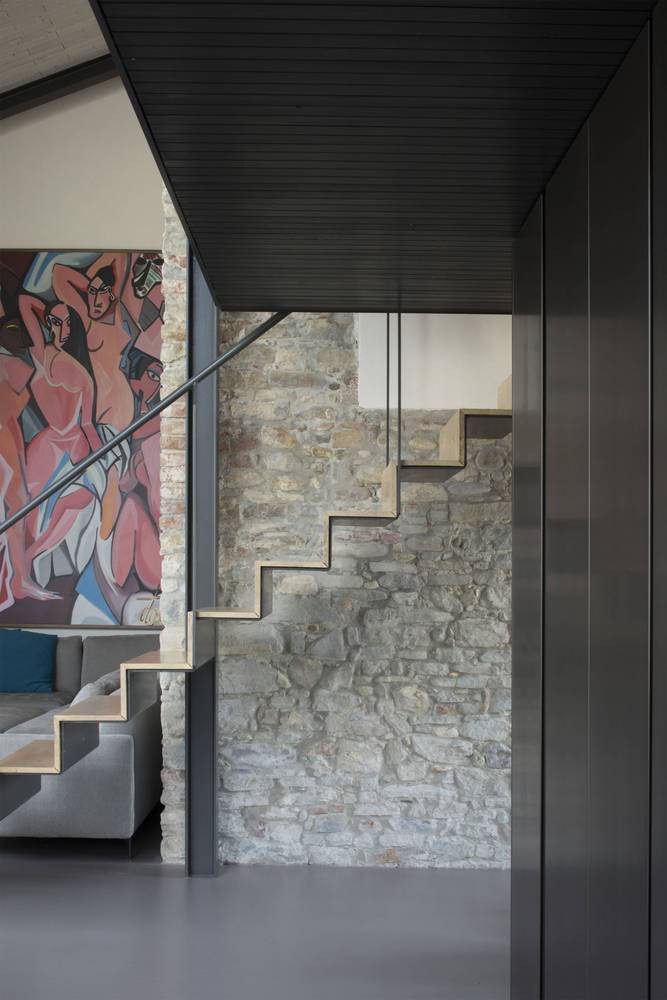 The Hidden-In-Plain-Sight House / BAZARQ architettura + MEOW architettura