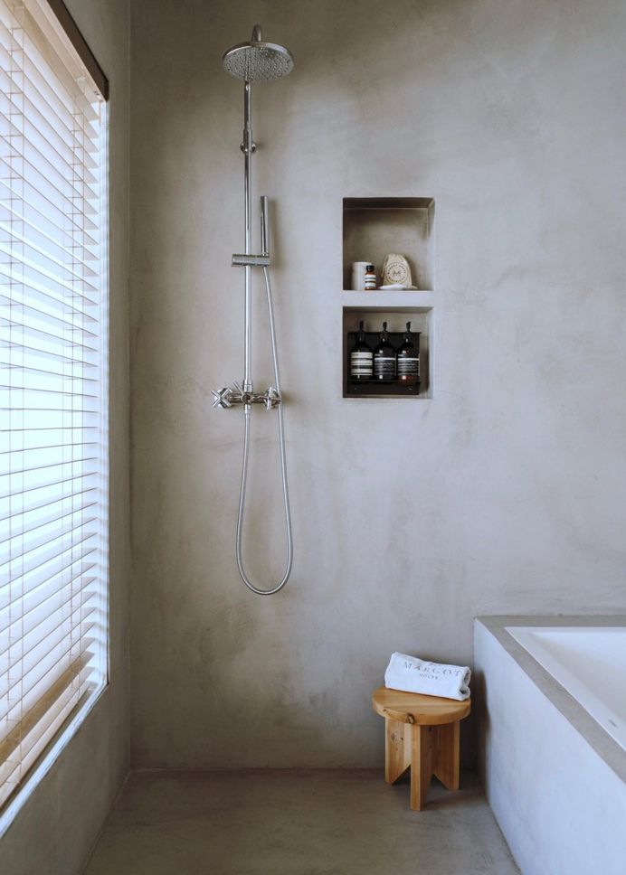 Concrete bathroom. Margot House by Conti, Cert. © Salva López. #bathroom