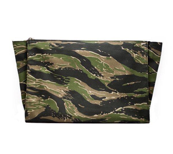 T82 | T82 Tiger Stripe Camouflage Document Holder #camo #camouflage #portfolio #clutch #product #gentleman #case #document #fashion #bag #tiger #holder #pouch #stripe