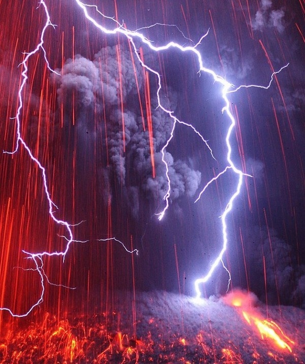 Sakurajima Valcano2 #lightning #photography #fire #volcano