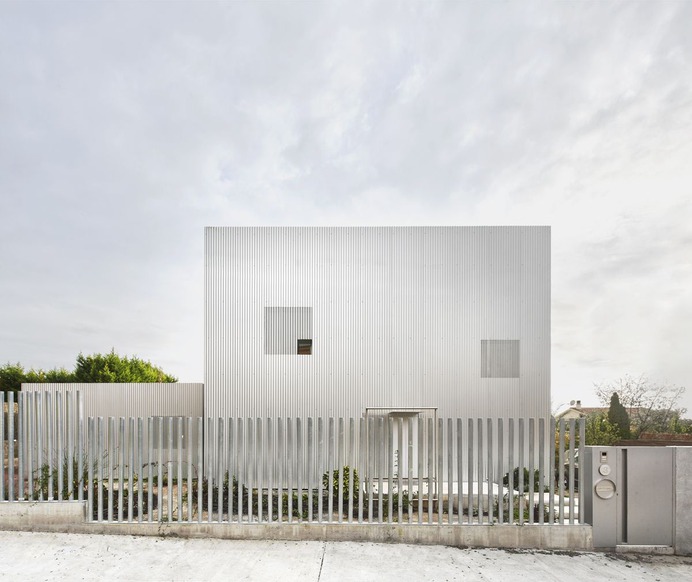 Single Family House by Arquitecturia