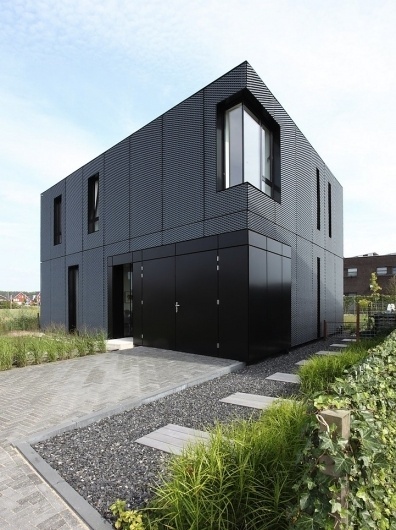 Buttoned-Up Metal Home - My Modern Metropolis #arnhem #netherlands #boetzkeshelder #by #architecture #designed