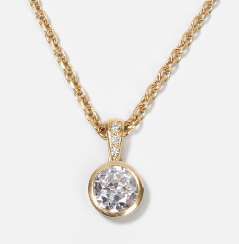 Brilliant pendant with chain