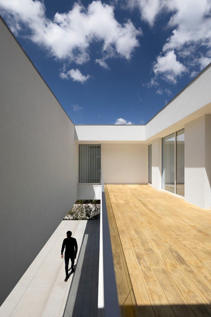 Casa A by Rem'a Arquitectos Stands Out with Atypical Volumes and Consistency