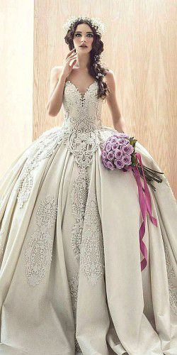 We propose you to see disney wedding dresses which reflect the style and beauty main heroines such as Cinderella, Rapunzel, Tiana, Aurora, Snow White, Sleeping Beauty, Ariel, Belle. Each dress is wonderful and unique. Look at these charming dresses for fairy tale inspiration.