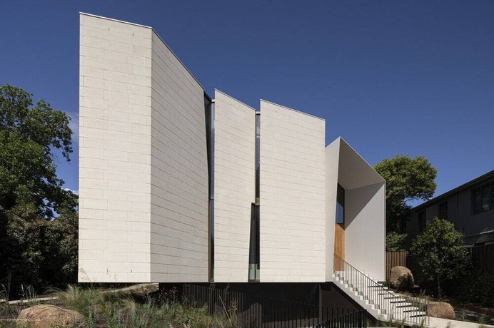 Limestone House by John Wardle Architects