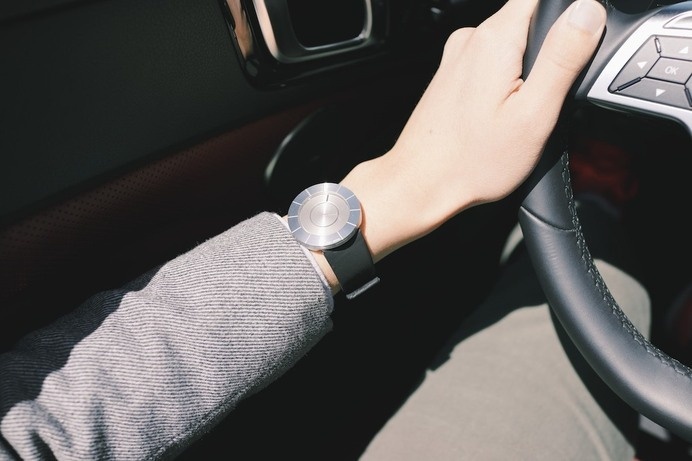 Issey Miyake TO by Tokujin Yoshioka #miyake #issey #yoshioka #tokujin #wearable #minimal #watch #minimally