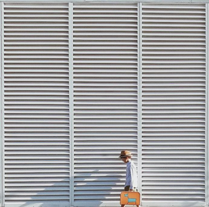 Playful and Minimalist Street Photography by Emilio Chulià