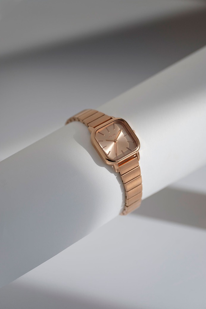 BREDA Watches KINSHIP collection - Mindsparkle Mag The BREDA Spring 2019 collection takes a modern approach to classic characteristics, an ode to the items that travel through generations while making way for new pieces to be cherished. #logo #packaging #identity #branding #design #color #photography #graphic #design #gallery #blog #project #mindsparkle #mag #beautiful #portfolio #designer