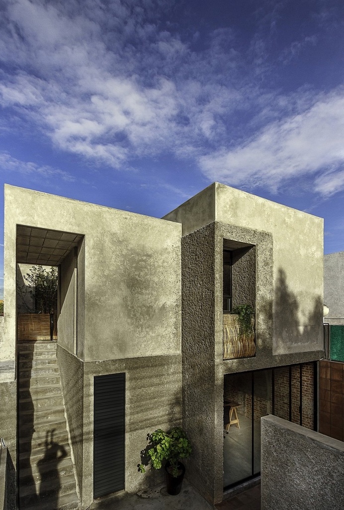 Estudio House / Intersticial Arquitectura