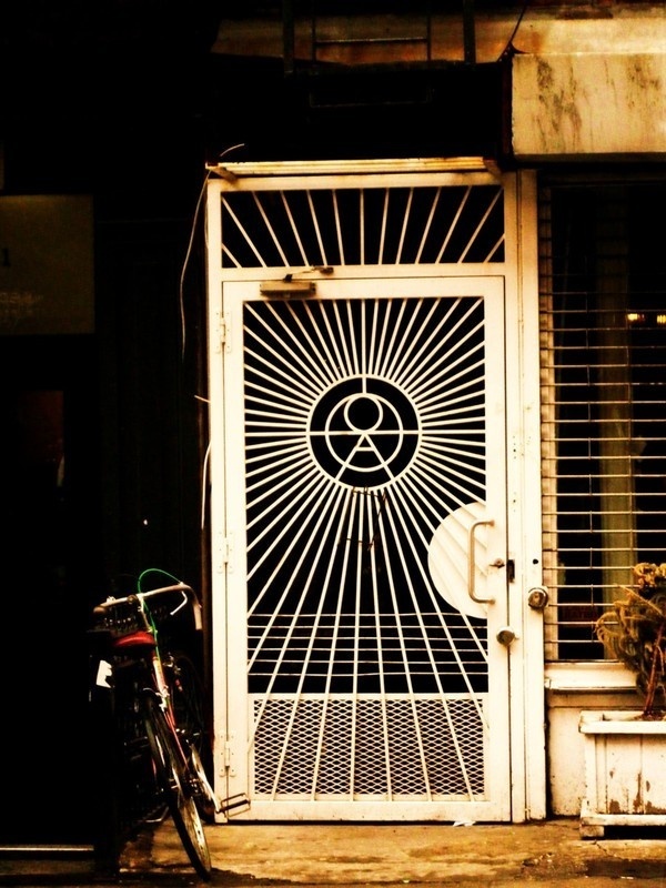 Nouvelle York 2010 on Behance #wallb #door #bike #york #new