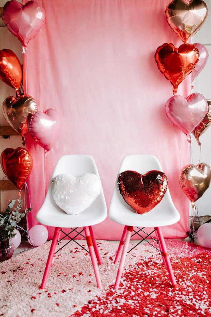 Valentine's Day Wedding Ideas: Theme Decor, Photobooth Props, Selfie Frames, And Balloon Decor!