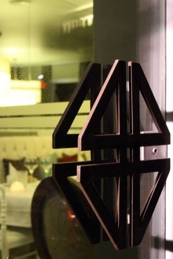all in one / Restaurante Cais d'4 Porto 2010 www.artspazios.pt #design #architecture #artspazios #restaurant