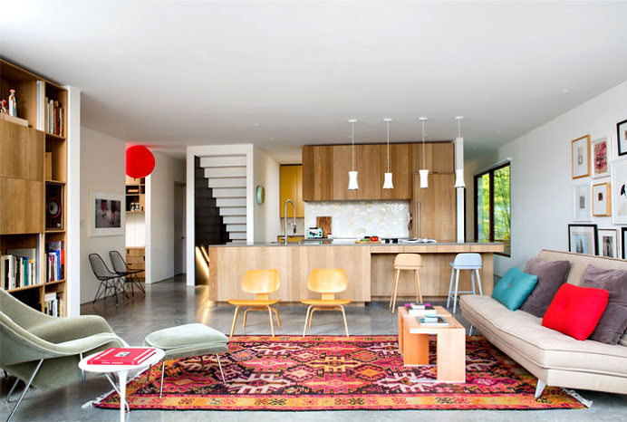 Modern House in Vancouver with a Green Wall at Backyard - InteriorZine