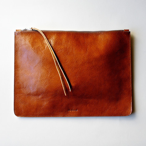 to hold all the things #clutch #poutch #natural #leather