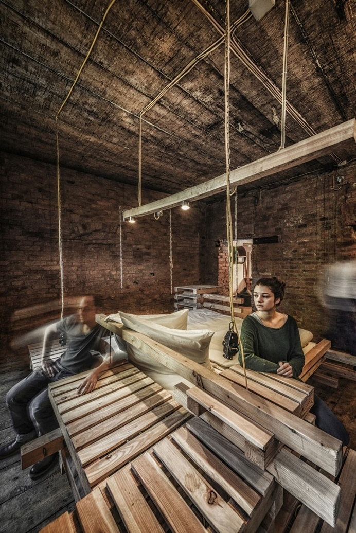 Viennese Guest Room – Raw Feel and Old Industrial Charm