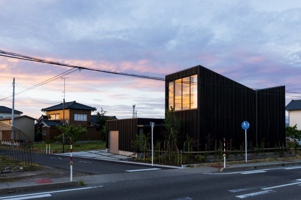 Courtyard House in Peach Garden by Takeru Shoji Architects #modern #design #minimalism #minimal #leibal #minimalist