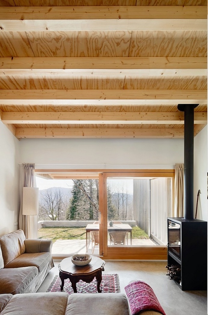 Cottage Ripolles by Mogas Arquitectes