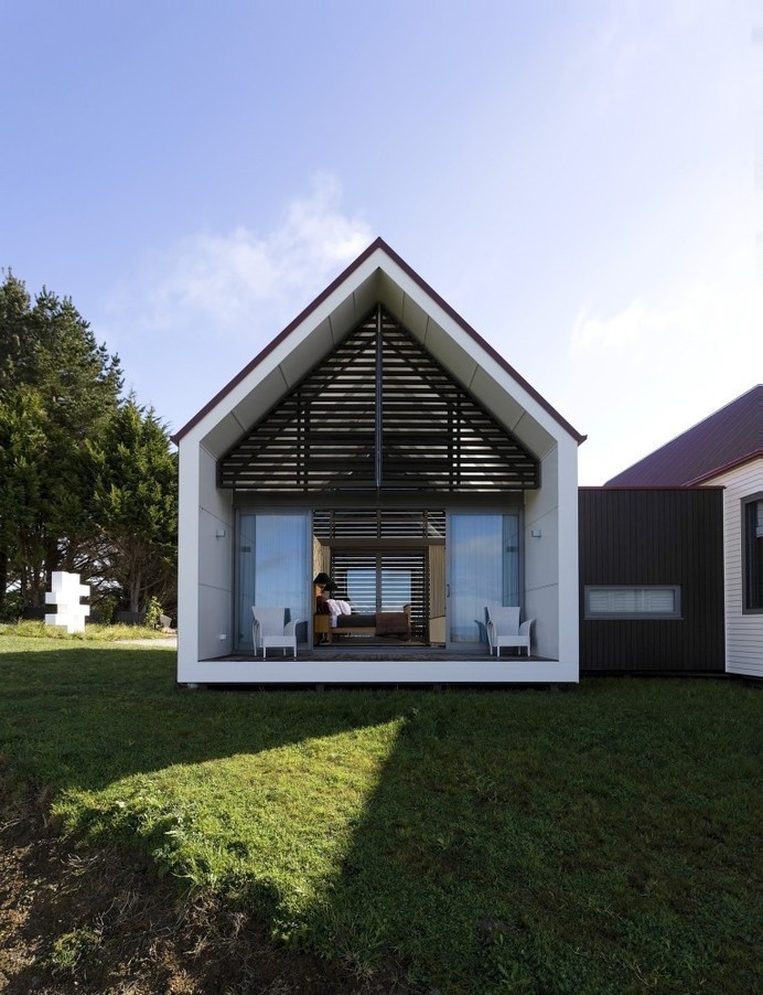 Bright and Uplifting Rural Retreat in New Zealand: Farmhouse by RTA Studio #architecture #rural #retreat