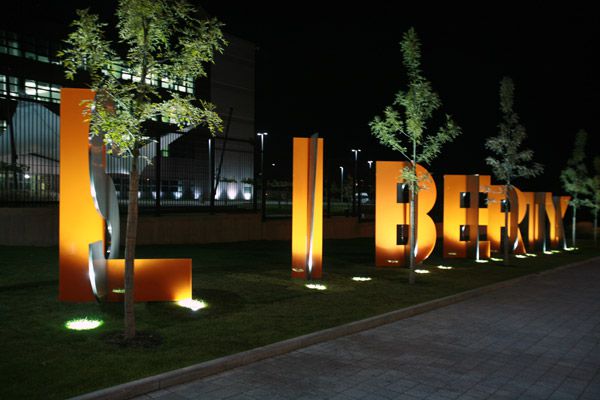 rfe_freedom_monument_3_600-1406694760.jpg 600×400 pixels