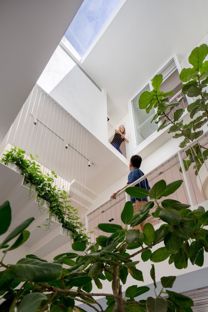 This Open House Gives You the Feeling That You Are in a Boundless Garden