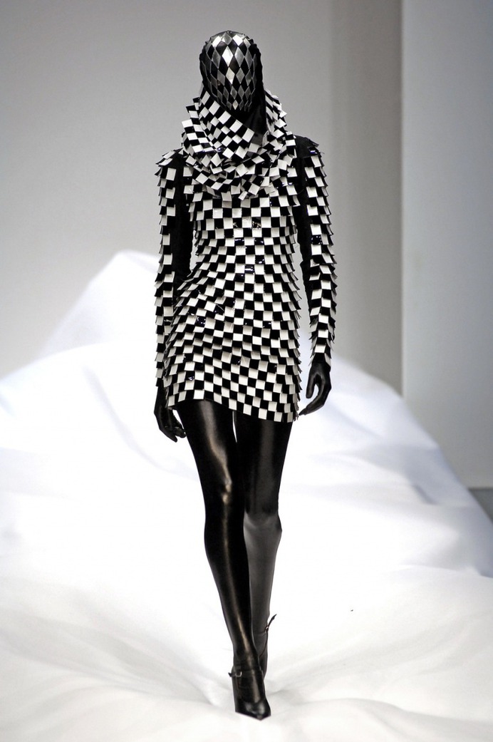 Gareth Pugh: Spring 2007 | Sgustok Design