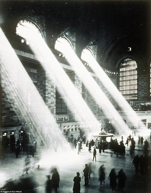 Grand Central Termina #white #grand #central #black #photography #vintage #sunlight #and #light #station