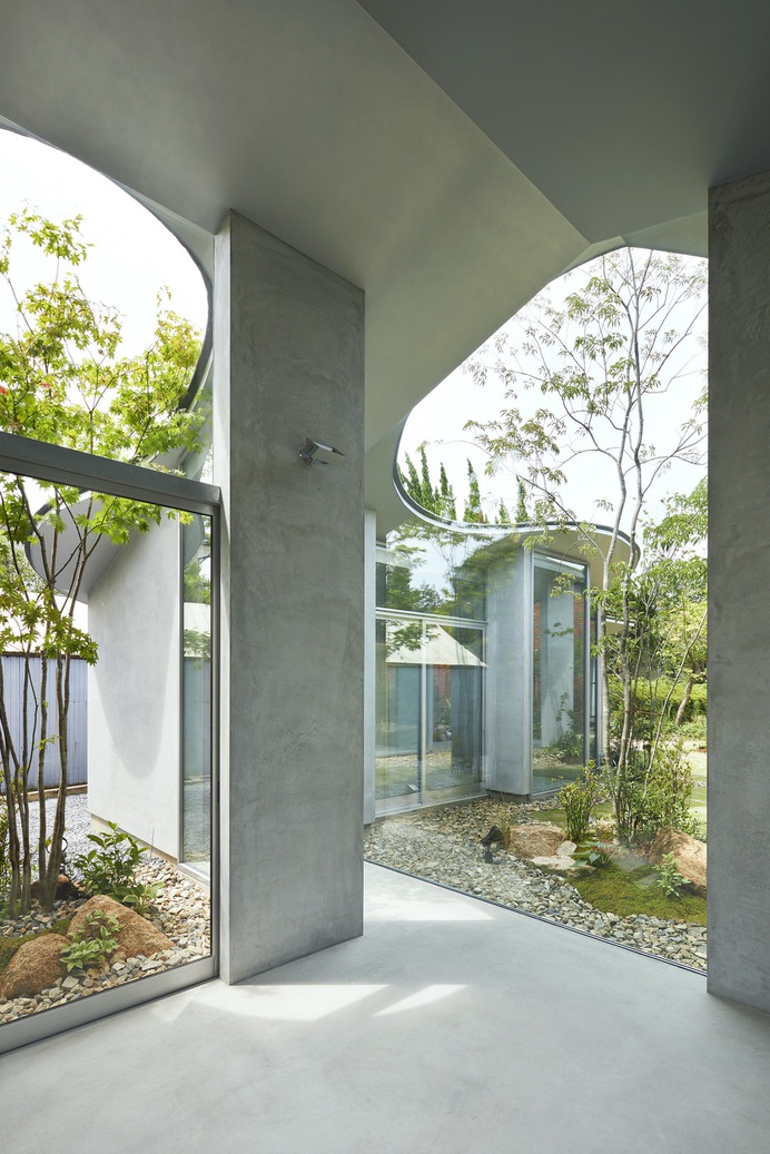 House in Okuike by Tomohiro Hata Architect & Associates