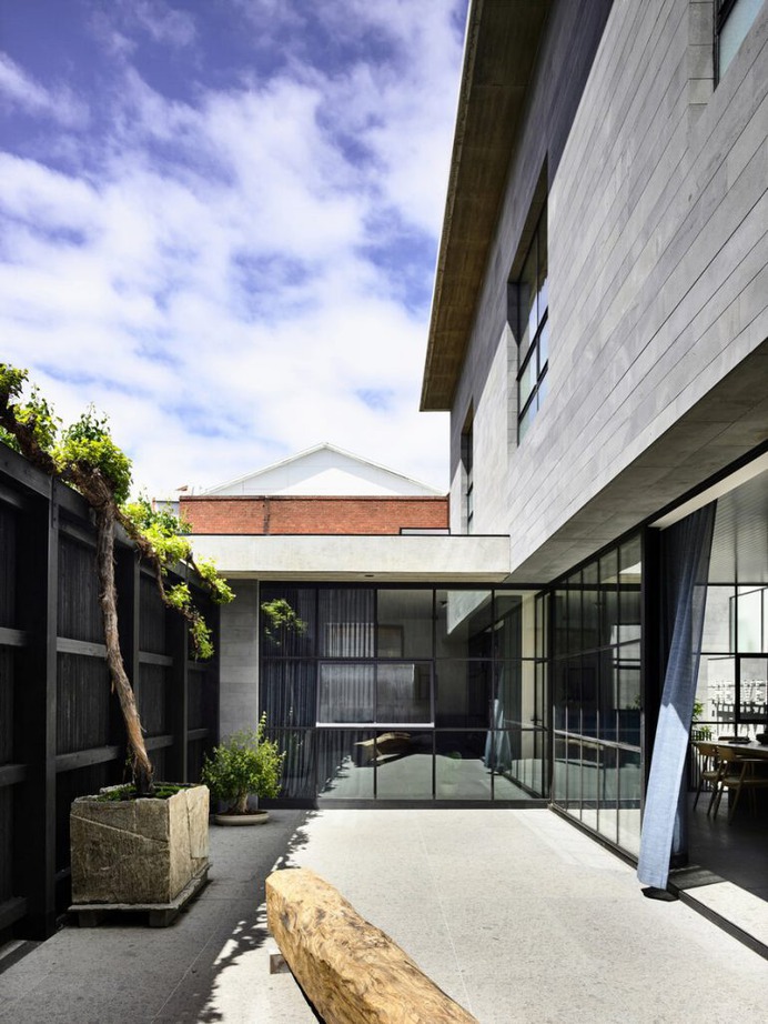 St Vincents Place Residence / B.E Architecture