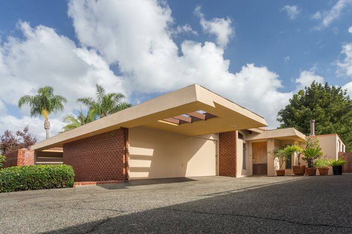 A Pristine John Lautner Home in Long Beach Is Available For the First Time