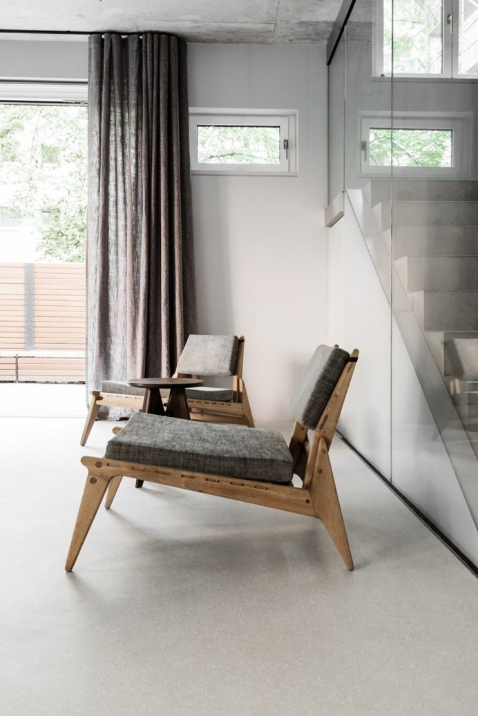 Corner sitting area. House on Prenzlauer Berg by Loft Kolasiński. © Karolina Bak. #livingroom #corner