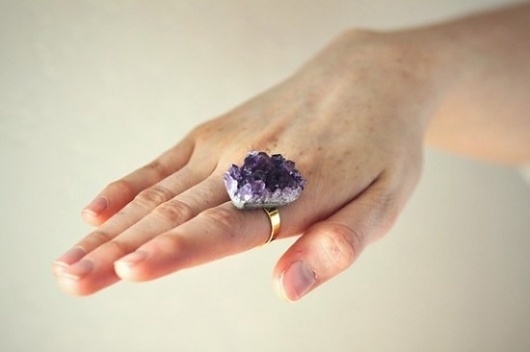 Today I Love Moorea Seal | papernstitch #rings #amethyst #crystals #fashion #diy