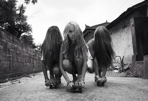 this isn't happiness™ photo caption contains external link #group #photo #girls #hair #skateboard