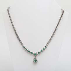 Necklace with a floral middle part