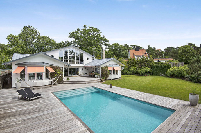 Modern Villa Design in Sweden Balancing Social Fun and Privacy #architecture #villa #modern