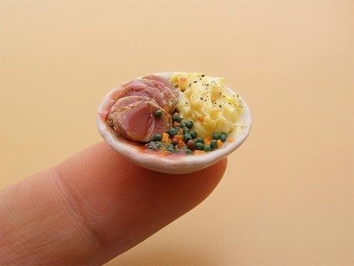 Miniature handmade sculptures by Israeli artist Shay Aaron - BOOOOOOOM! - CREATE * INSPIRE * COMMUNITY * ART * DESIGN * MUSIC * FILM * PHOTO * PROJECT #photography #art