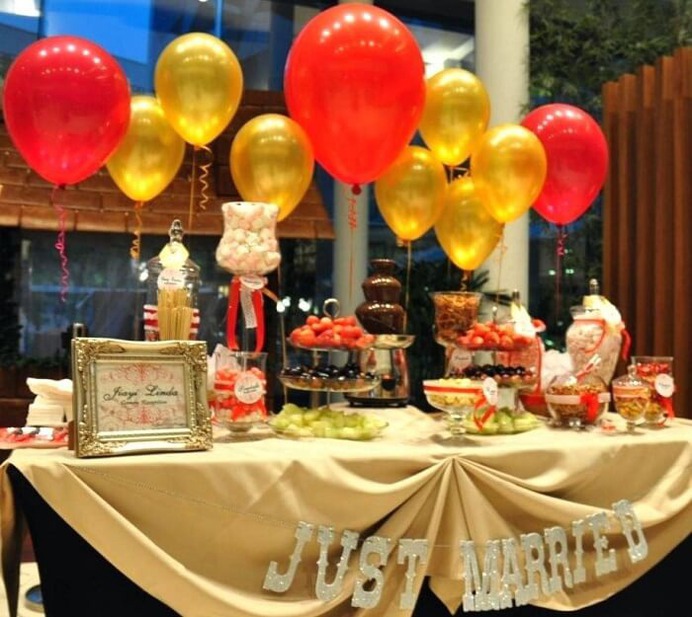 Valentine's Day Wedding Ideas: Theme Decor, Photobooth Props, Selfie Frames, And Balloon Decor!