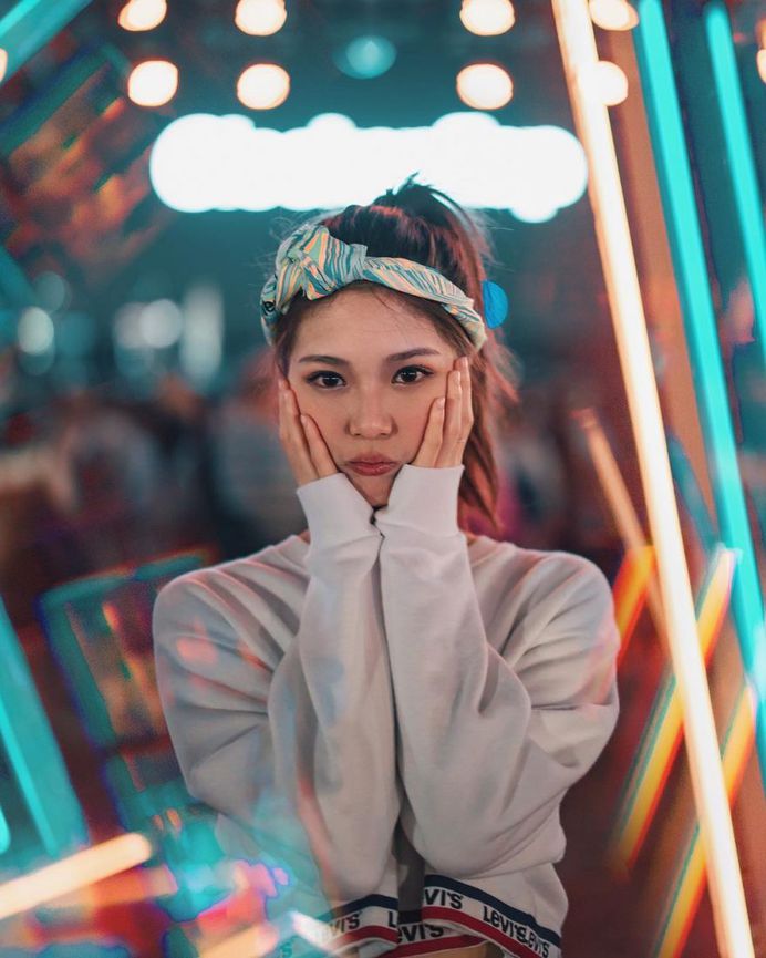 Striking Street Photos of Hong Kong by Donald Chan