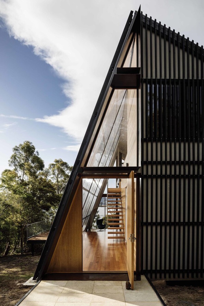 Apollo Bay House on Tasmania's Idyllic Bruny Island