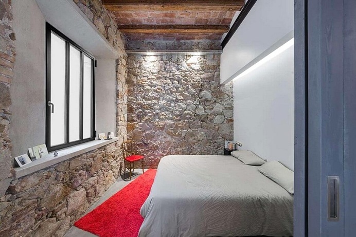 FFWD Arquitectes Turned an Old Carpentry Workshop in Industrial Loft