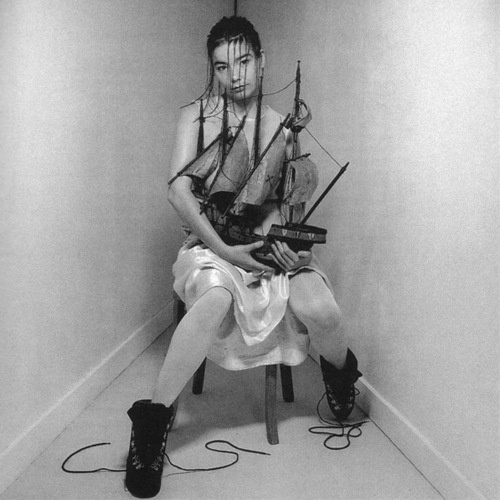 tumblr_lo1u111SKL1qzadvco1_500.jpg (500×500) #fashion #90s #bjork