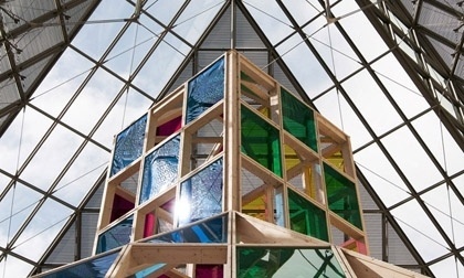MUDAM: Accueil #red #luxembourg #mudam #buren #daniel #blue #light